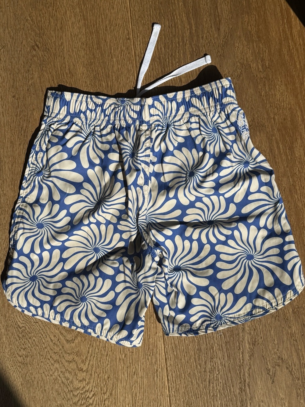 Seaesta Surf Boardshorts (Boys 22) 
Wavy Flowers Blue & White - Picture 2 of 3